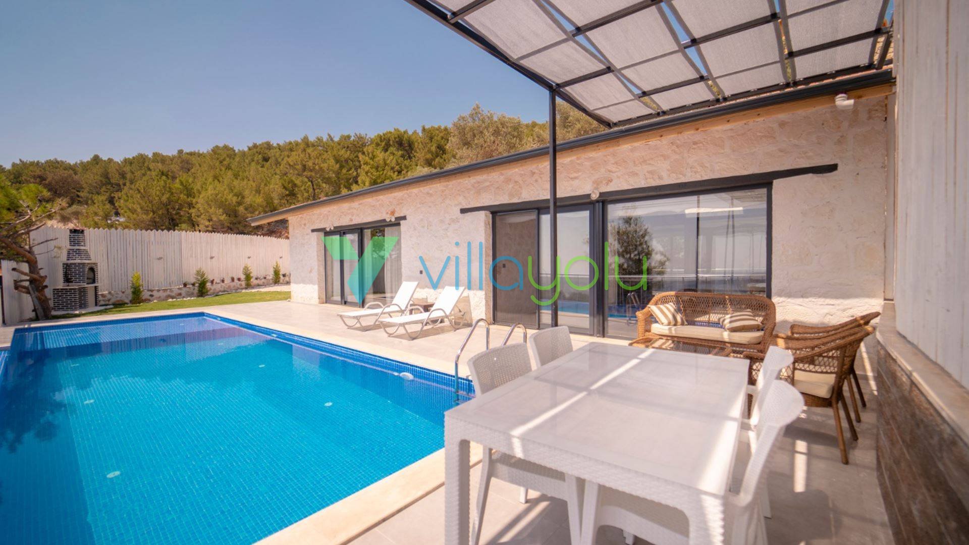 Villa Savaş : Kalkan İslamlarda Kapalı Isıtma Havuzlu Balayı Villası
